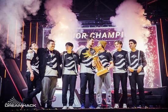 中国电竞显示器刷新率突破200Hz 迈向300Hz时代